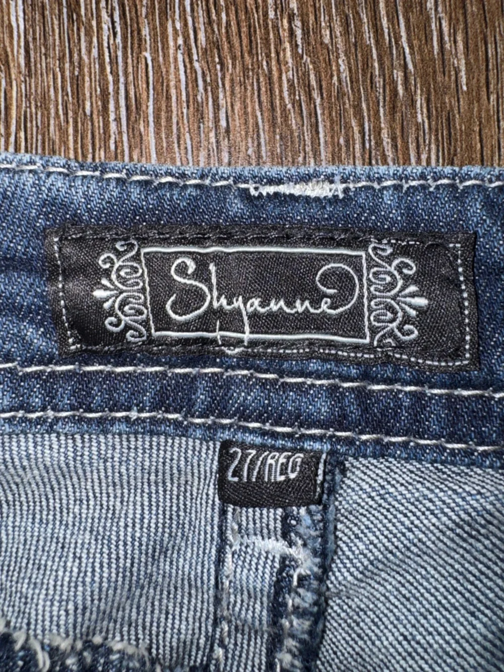 Shyanne Mid Rise Bootcut Dark Wash Metallic / Leather Embellished Jeans Size 27 - Picture 7 of 12